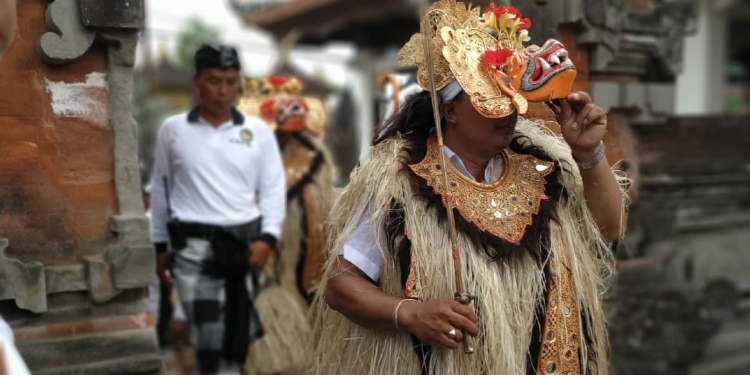 Ngiring Ida Batara Pucak Natar Sari: Perjalanan Spiritual, Bakti Spiritual…