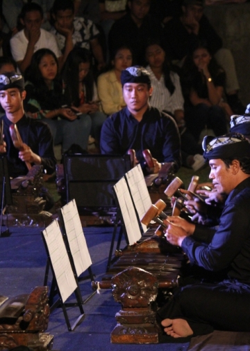 Menonton Konser New Gamelan: Melompat Bangun atau Lelap Menuju Potongan Pengalaman Bunyi