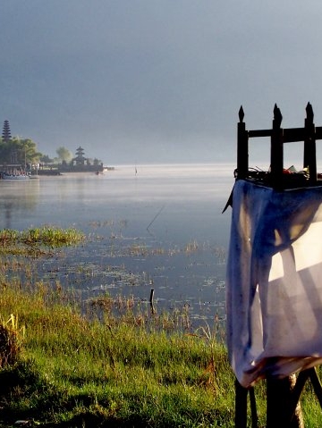 Bli Ngurah, Kami Mungkin Sedang Terpesona! – [Tanggapan atas Tulisan “Saru Gremeng” Intelektual Muda Hindu]