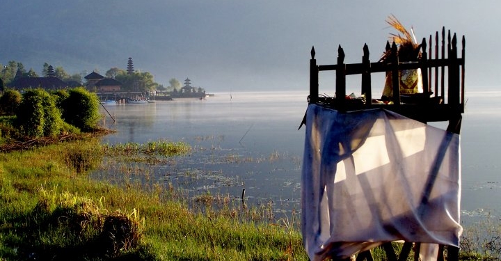 Bli Ngurah, Kami Mungkin Sedang Terpesona! – [Tanggapan atas Tulisan “Saru Gremeng” Intelektual Muda Hindu]