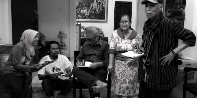 Sebuah Pertemuan – [77 Tahun Sastrawan Frans Nadjira]