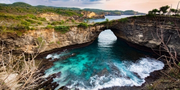 Pariwisata Nusa Penida: Antara Broken Beach dan “Broken-Broken” Lainnya