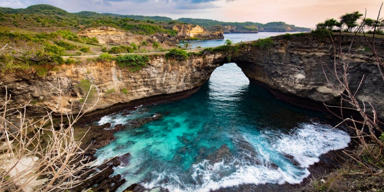 Pariwisata Nusa Penida: Antara Broken Beach dan “Broken-Broken” Lainnya