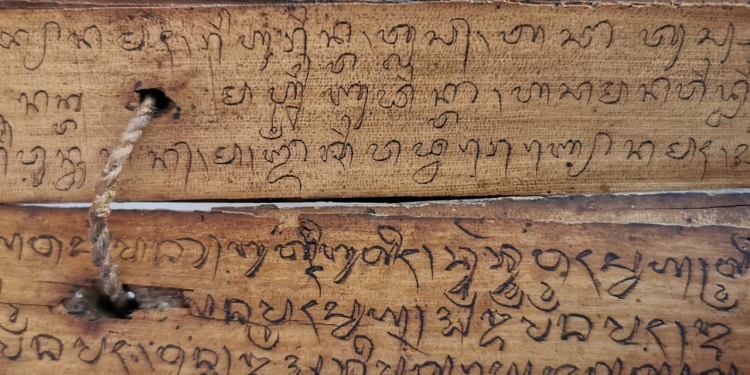 Restorasi Lontar Antar Generasi – Catatan Harian Sugi Lanus