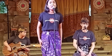 My Hair My Hair, Puisi Melankolia yang Menghibur dengan Murung