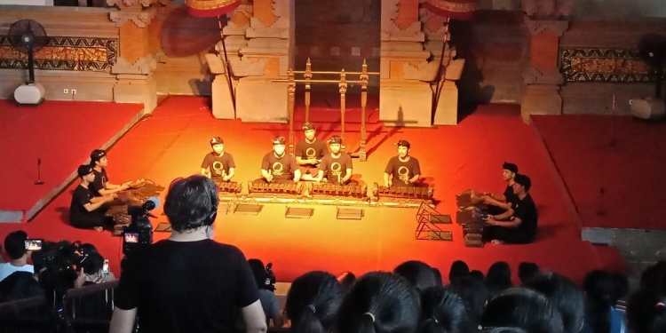 Yudane Ajak Penonton Berpikir Sains dalam Gamelan Kontemporer rOrAs Ensemble