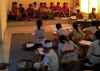 Wrespati, Bahasa Bali atau Bahasa Campur-campur