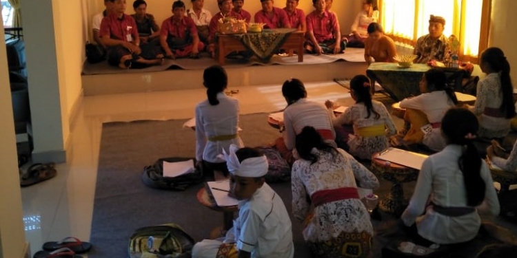 Wrespati, Bahasa Bali atau Bahasa Campur-campur