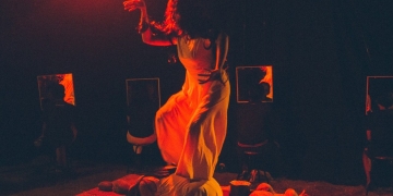 Kebebasan dalam Keterbatasan Pertunjukan “W.ADU.AN” dan Beberapa Refleksi Diri Melalui Cermin