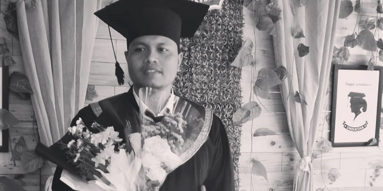 Biar Telat Asal Ideal – [Catatan Wisuda Gita Wiastra, Suami Tercinta]