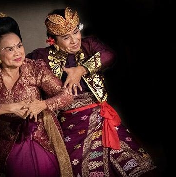 Ketika Para Guru Besar Menari di Bulan Menari ISI Denpasar