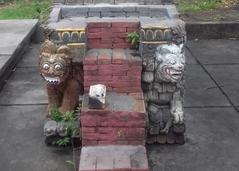 Sepasang Macan yang “Mekantenan” di Pura Dalem Banjar, Buleleng