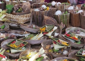 Sesajen untuk Pekak – [Refleksi Tahun Baru 2020]