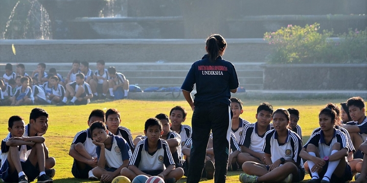 Budaya Mendidik Melalui Implementasi “Hidden Curriculum” di Luar Sekolah