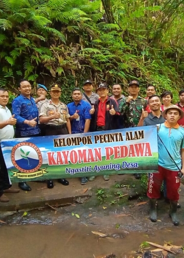 Sambut Tahun 2020, Pemuda Kayoman Pedawa Tak Henti Tanam Pohon