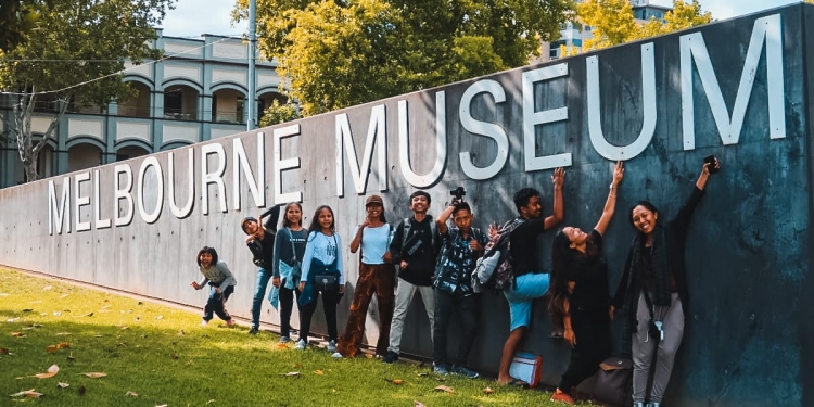 Laporan Pentas “The Seen and Unseen” dari Australia [1] – Hari Pertama, Pesta Kecil di Taman