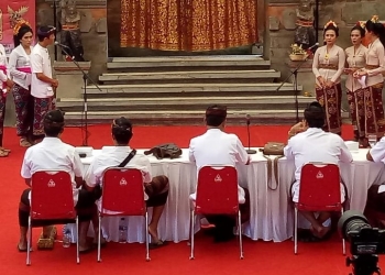 Debat Mabasa Bali: Keras, Tangkas, Kadang Lucu, Tapi Ini Bukan ILC