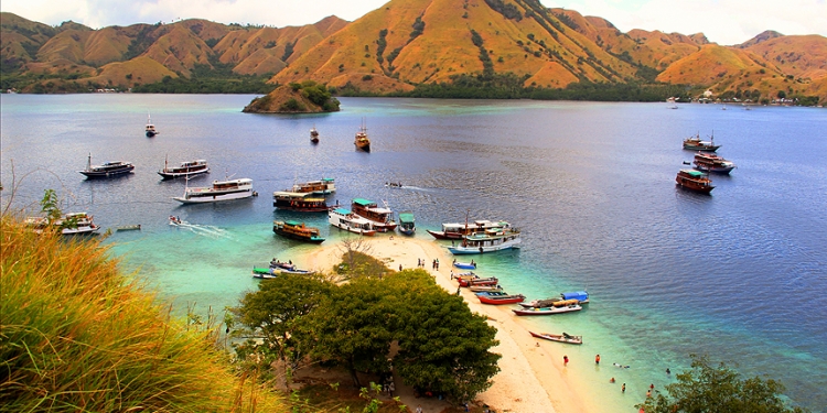 Melawat ke Flores [2]: Mengarungi Perairan Komodo
