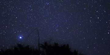 Mengintip Bintang Dari Rumah