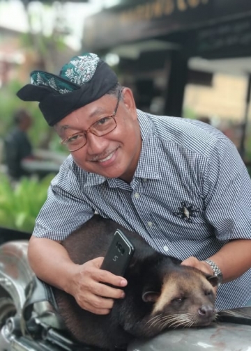 Lubak Ini Bak Artis, Ribuan Wisatawan Asing Mendekat dan Foto Bareng
