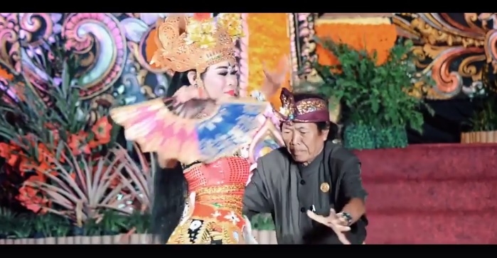 Lelaki yang Keliling Membonceng Grantang – [In Memoriam Ketut Jingga, Seniman Joged dari Runuh]
