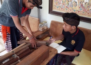 Lontar Luar & Lontar Dalam — Catatan Harian Sugi Lanus