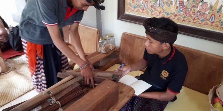 Lontar Luar & Lontar Dalam — Catatan Harian Sugi Lanus