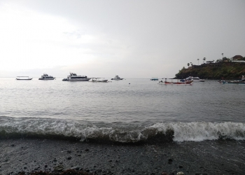 Suatu Senja di Pantai Amed