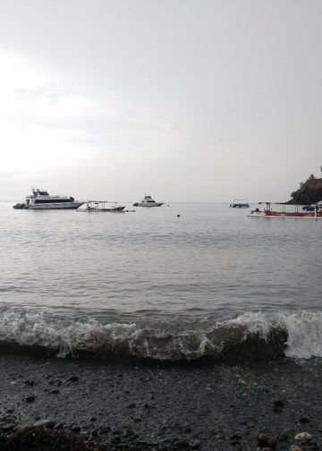 Suatu Senja di Pantai Amed