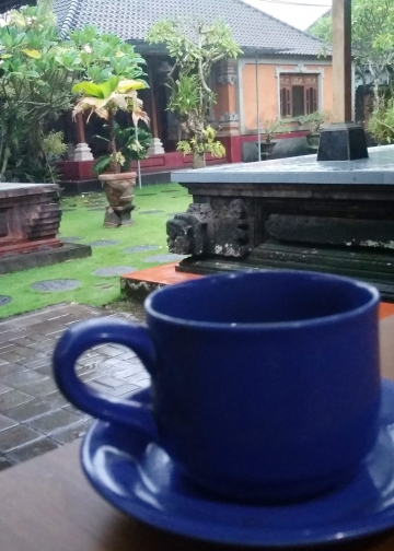 Aroma Melati dari Secangkir Teh  di Puri Loji