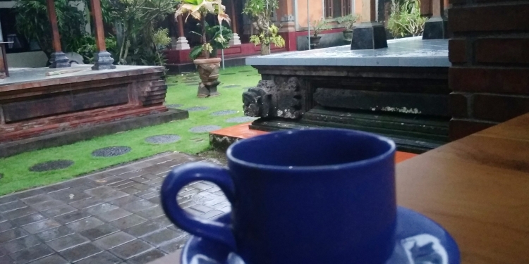 Aroma Melati dari Secangkir Teh  di Puri Loji