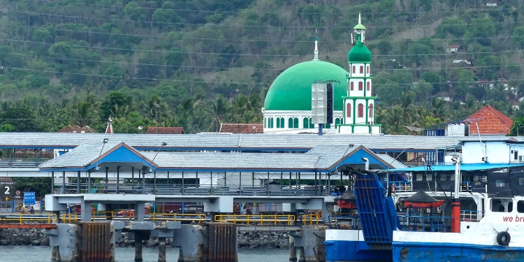 Idulfitri yang Berbeda & Kepura-puraan Kita