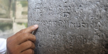 Belajar Membaca Prasasti Bali