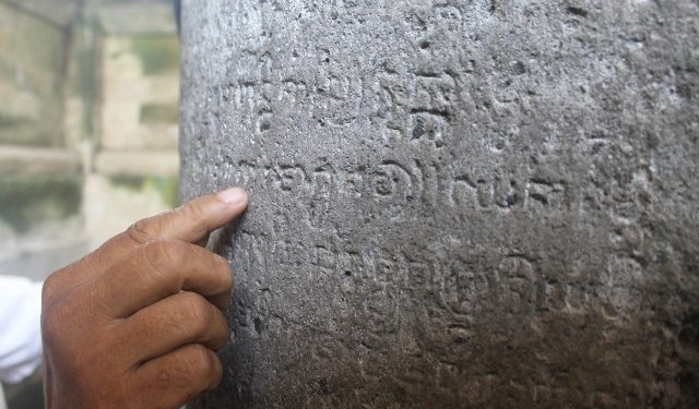 Belajar Membaca Prasasti Bali