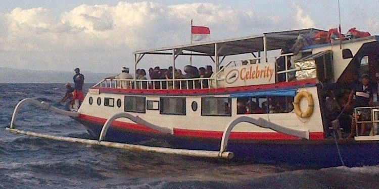 Metamorfosis Moda Transportasi Laut Nusa Penida: Dari Perahu Meolah, Bermesin, hingga Fast Boat