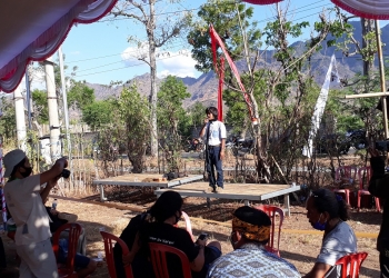 Repertoar “Pejabat Kembali Berjualan” oleh Komunitas Omah Laras di Hari Tani ke-60