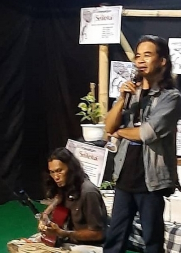 Apakah Menjadi Penyair Seperti Wayan Jengki Sunarta Bisa Hidup Bahagia?