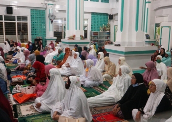 Hari Ibu di Masjid dan Hal yang Kemudian Kita Renungkan || Catatan dari Kampung di Singaraja