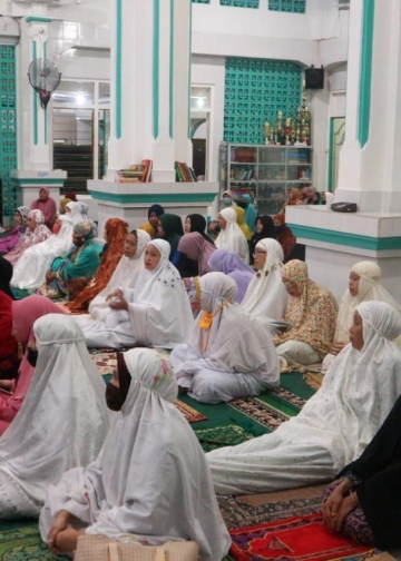 Hari Ibu di Masjid dan Hal yang Kemudian Kita Renungkan || Catatan dari Kampung di Singaraja