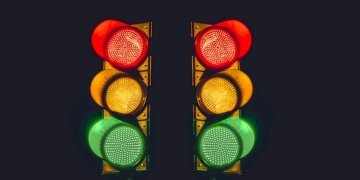 Pengendara di Persimpangan Sikap