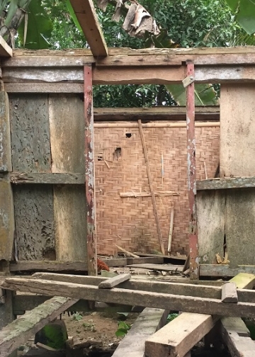 Lumbung Padi Sudah Roboh | Kini, Lumbung untuk Kamar Turis Roboh Pula