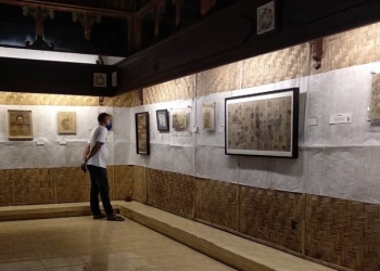 Prasara Lontar Prasi bertajuk “Prasikala Nukilan Taru Mahottama”. di Gedung pameran Kriya Hall Art Center, Taman Budaya Provinsi Bali