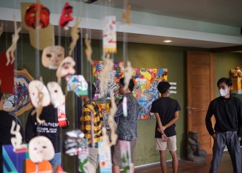 Timezone dalam Pameran Seni Rupa di Ubud