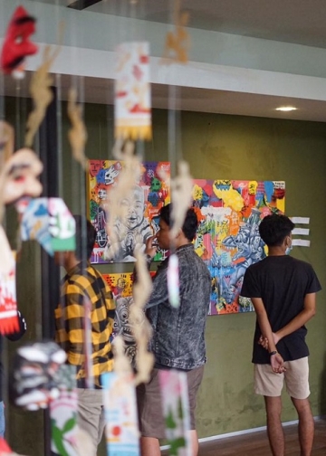 Timezone dalam Pameran Seni Rupa di Ubud
