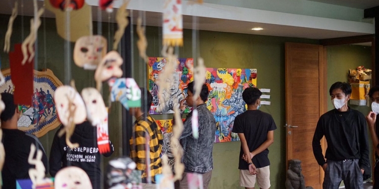 Timezone dalam Pameran Seni Rupa di Ubud