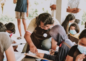 Burung Menabrak Pesawat, Lele Dipatuk Ayam | Charcoal For Children 2021: Tell Me Tales