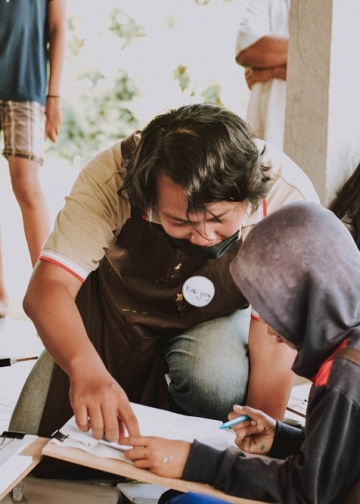 Burung Menabrak Pesawat, Lele Dipatuk Ayam | Charcoal For Children 2021: Tell Me Tales