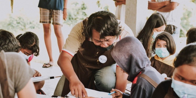 Burung Menabrak Pesawat, Lele Dipatuk Ayam | Charcoal For Children 2021: Tell Me Tales