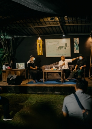 Sandal Jepit Pak Bupati | Catatan Jah Magesah Vol. 06