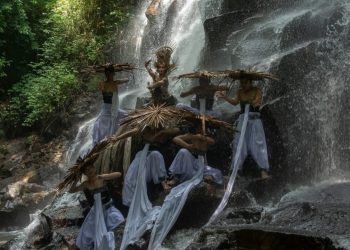 “Peed Aya” | Pawai PKB 2021 dengan Latar Air Terjun Kanto Lampo